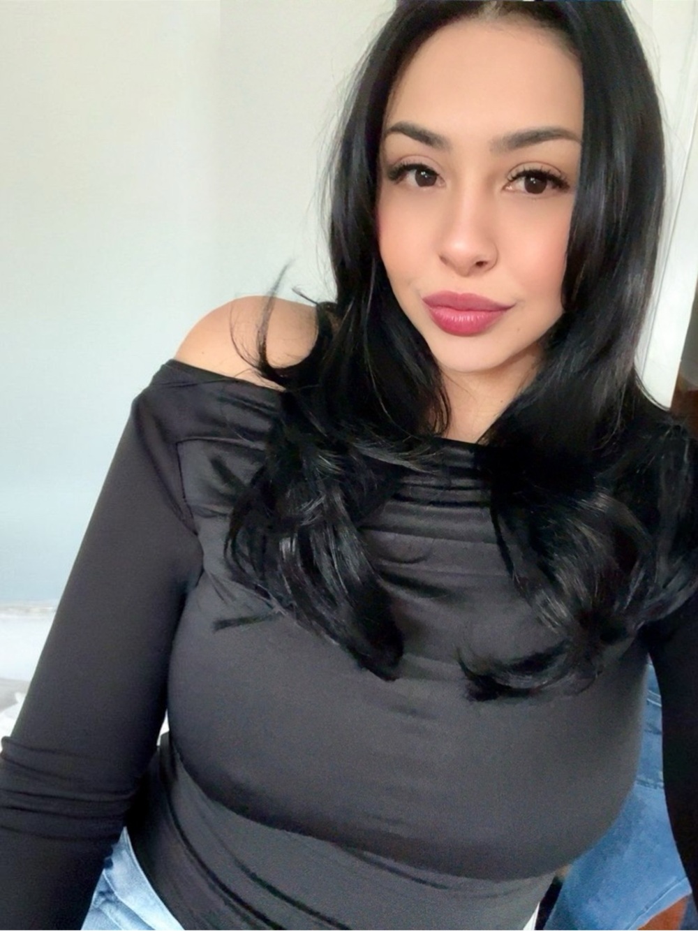 Black Off-Shoulder Ruched Long Sleeve Top - Women